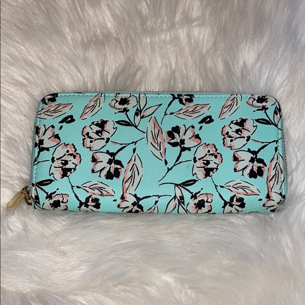 Floral wallet read description - Picture 1 of 7